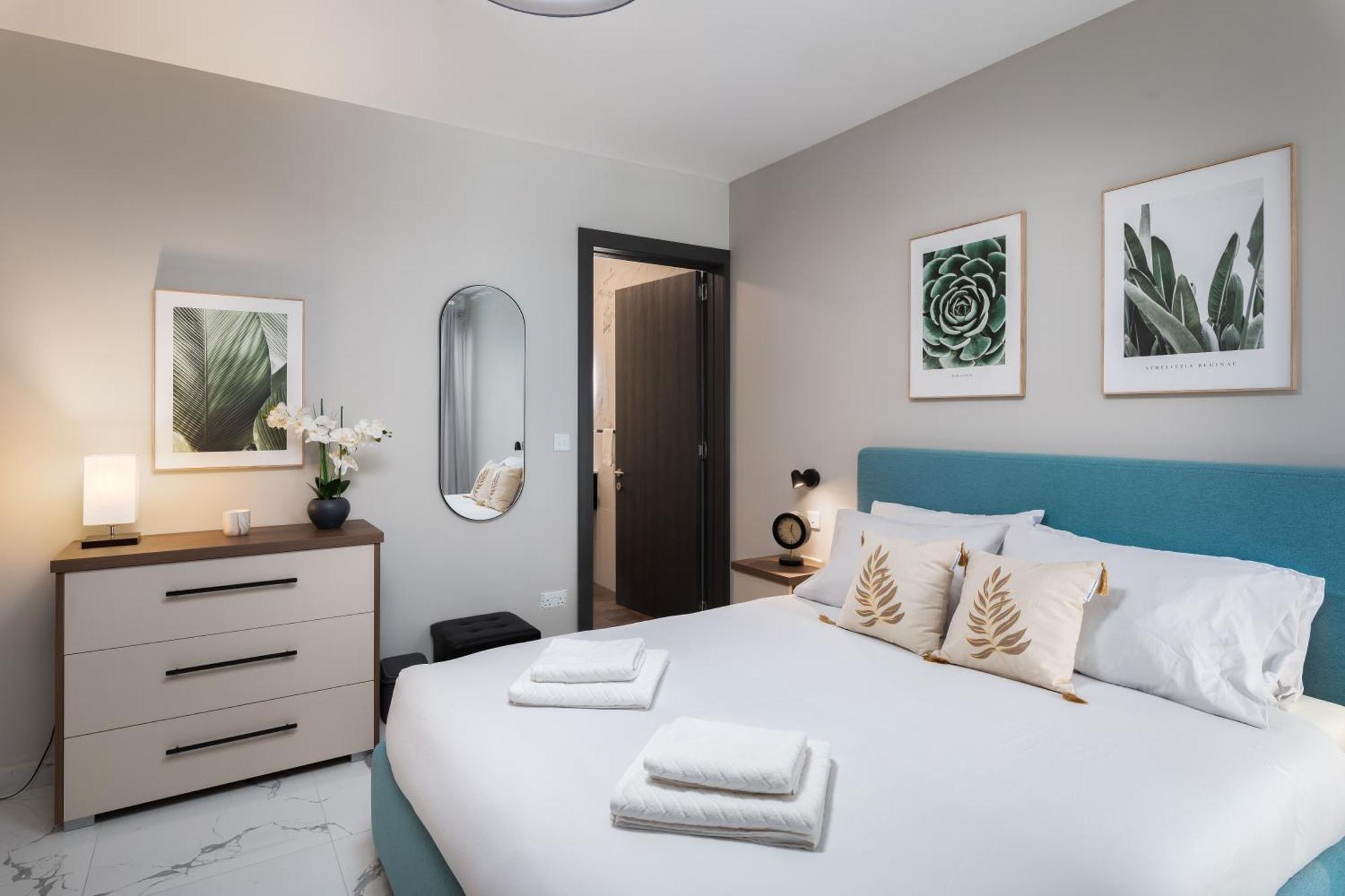 Modern 2Br Cosy Apartment With Large Terrace - Close To Manoel Island & Tigne Shopping Mall Sliema Buitenkant foto