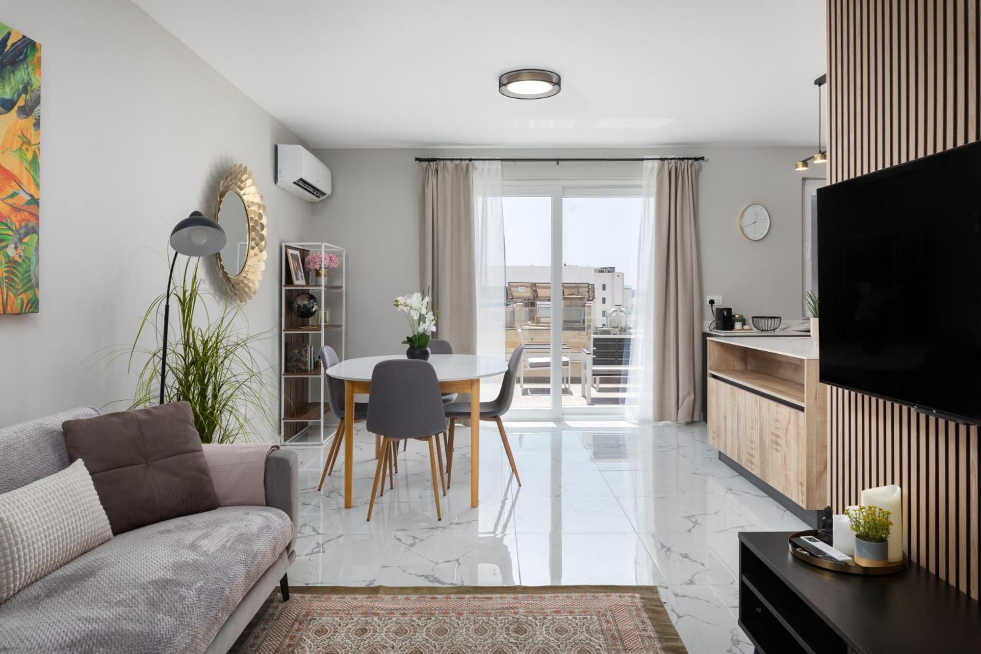 Modern 2Br Cosy Apartment With Large Terrace - Close To Manoel Island & Tigne Shopping Mall Sliema Buitenkant foto